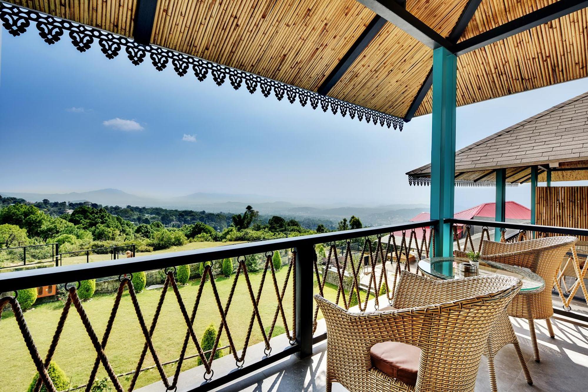 דרמסאלה Tiaraa Jujurana Resort & Spa מראה חיצוני תמונה